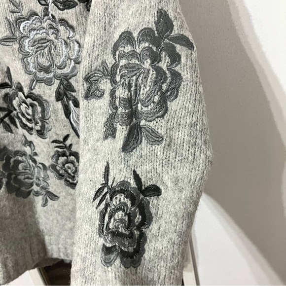 Blank NYC Embroidered Floral Sweater - Picture 5 of 7
